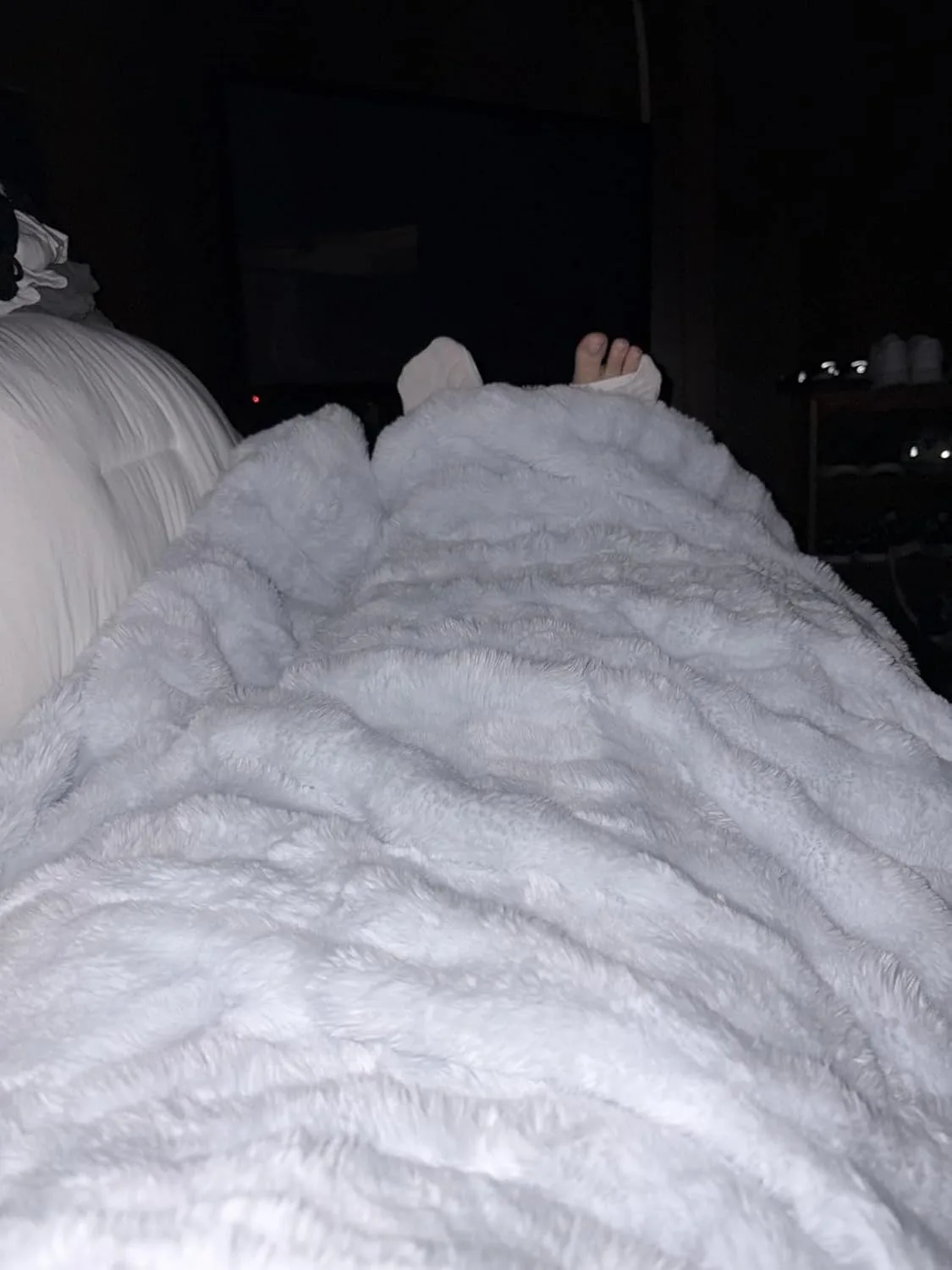 Customer photo of heating pad placed on lower abdomen for IBS relief