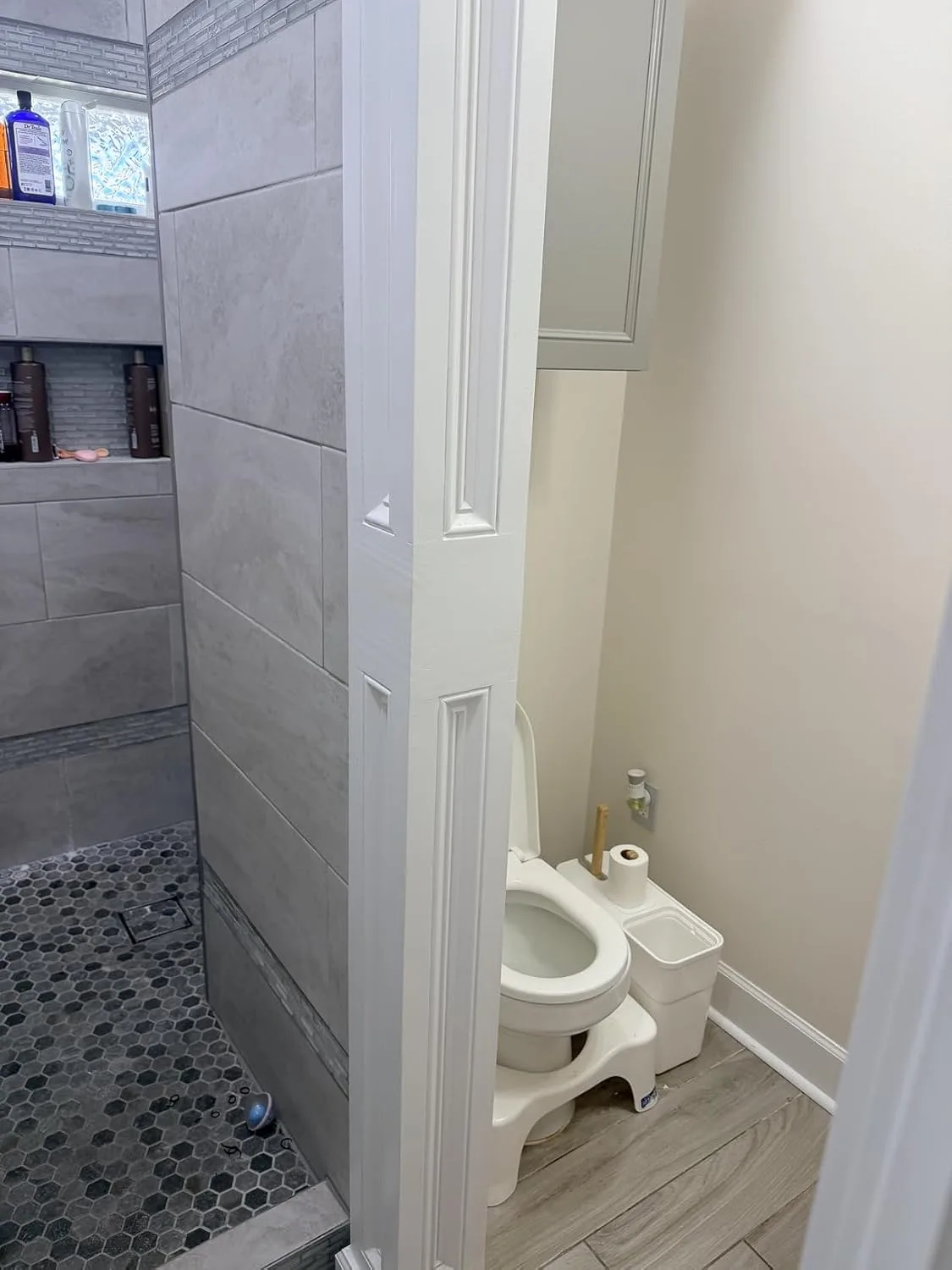 Customer photo of squatting footstool positioned in front of toilet